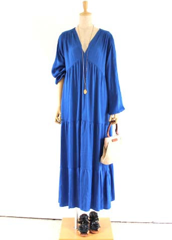 Fabriqué en Italie Robe à volants et drapé en satin