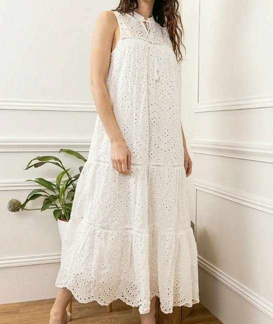 *Robe longue évasée en coton broderie anglaise Blanc