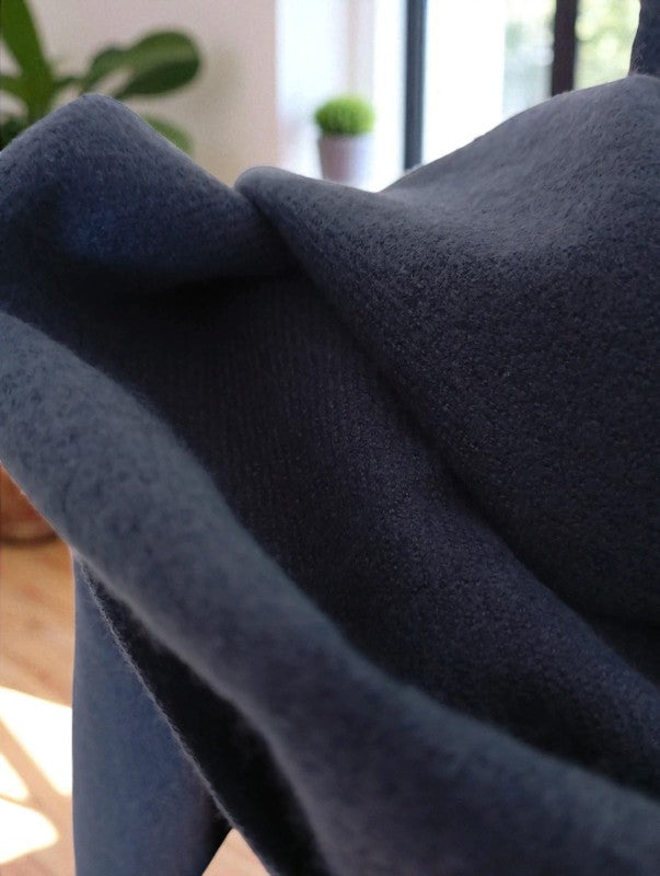 Texture étole cachemire Paris Dressing - Détail mélange laine viscose doux écharpe femme qualité