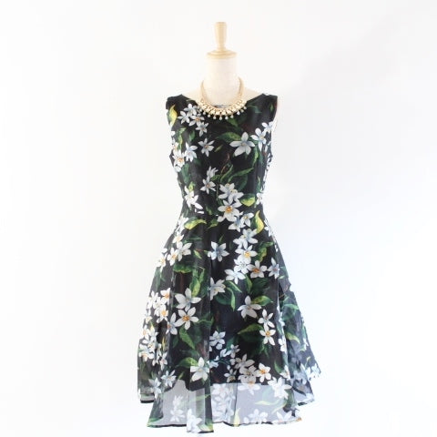 Robe évasée à silhouette de poupée fleurie à Paris