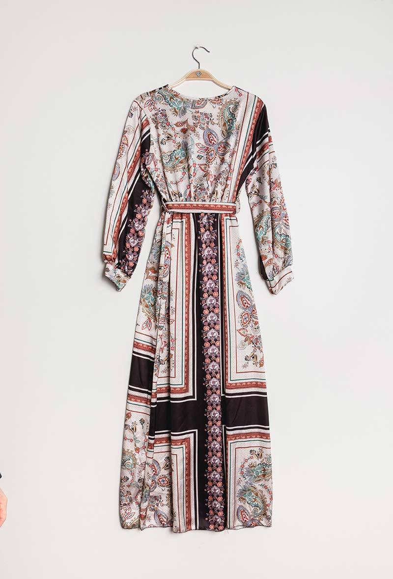 Fabriqué en Italie Robe longue avec impression d'écharpe en satin