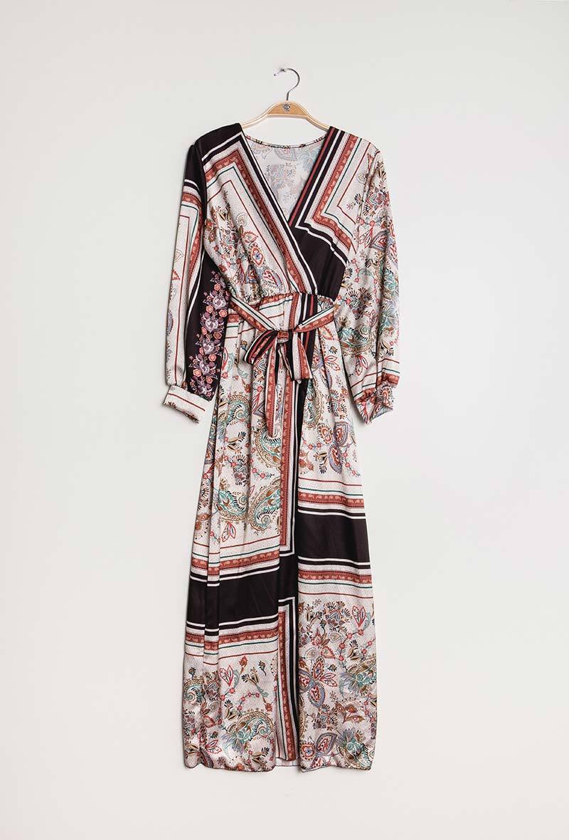 Fabriqué en Italie Robe longue avec impression d'écharpe en satin