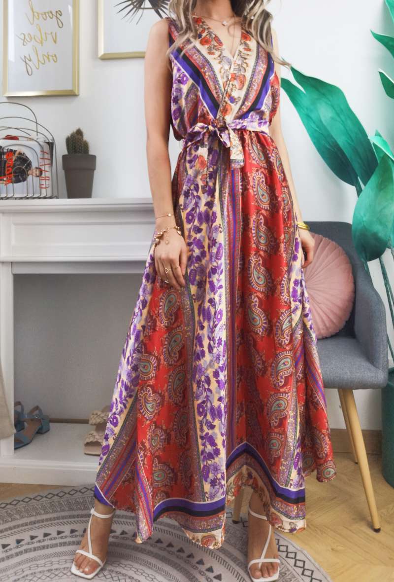 *Fabriqué en Italie Robe longue à ligne évasée avec motif floral paisley