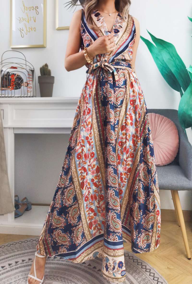 *Fabriqué en Italie Robe longue à ligne évasée avec motif floral paisley