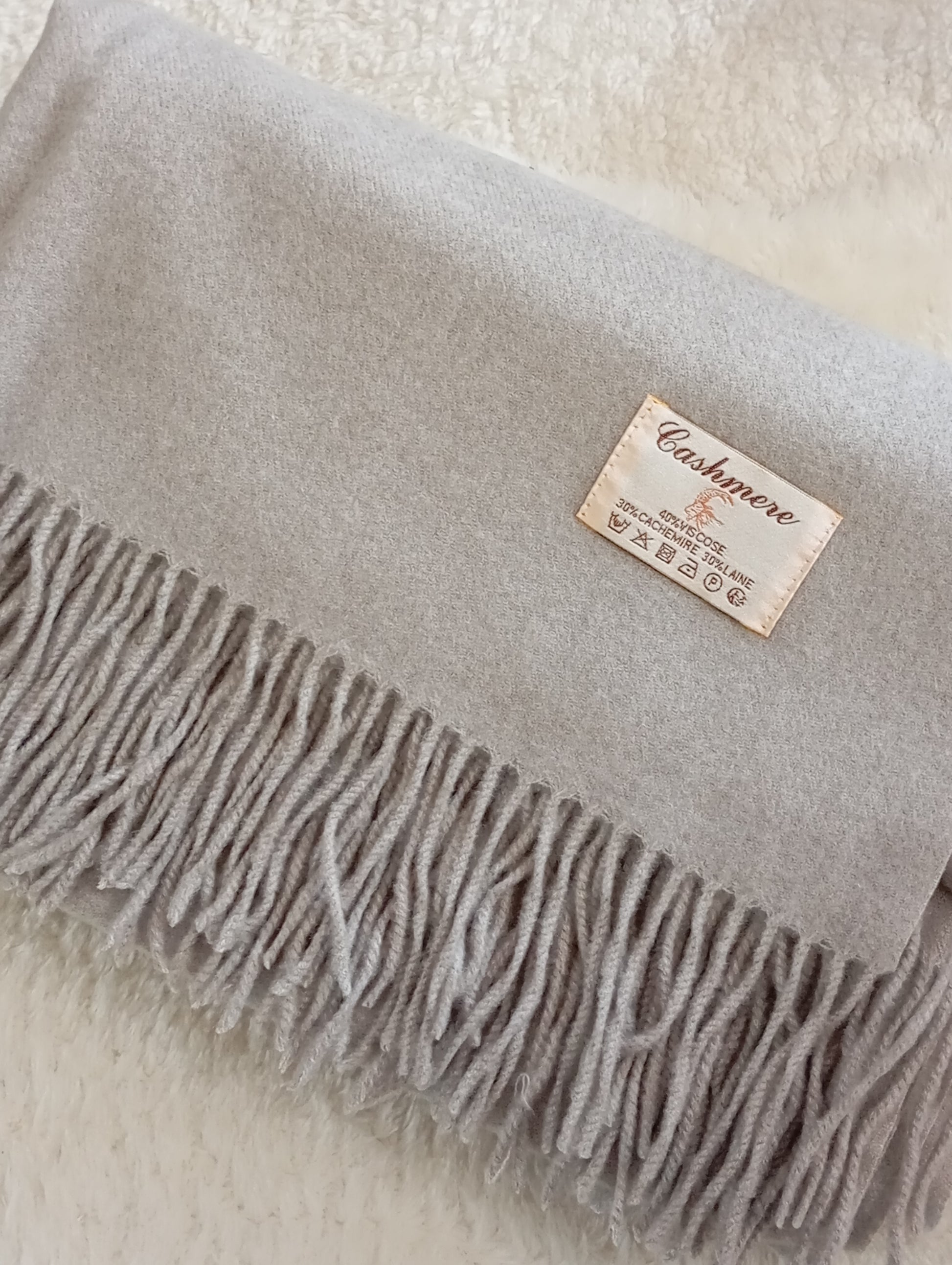 Écharpe en cachemire gris clair unisex – Paris Dressing