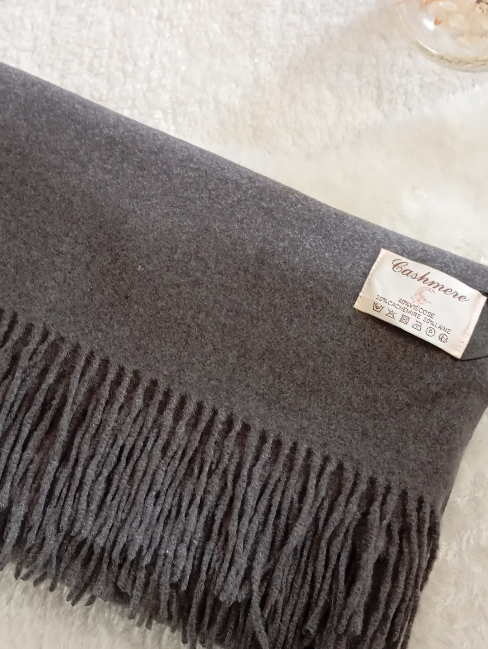 Écharpe en cachemire gris foncé douce et non irritante femme – Paris Dressing