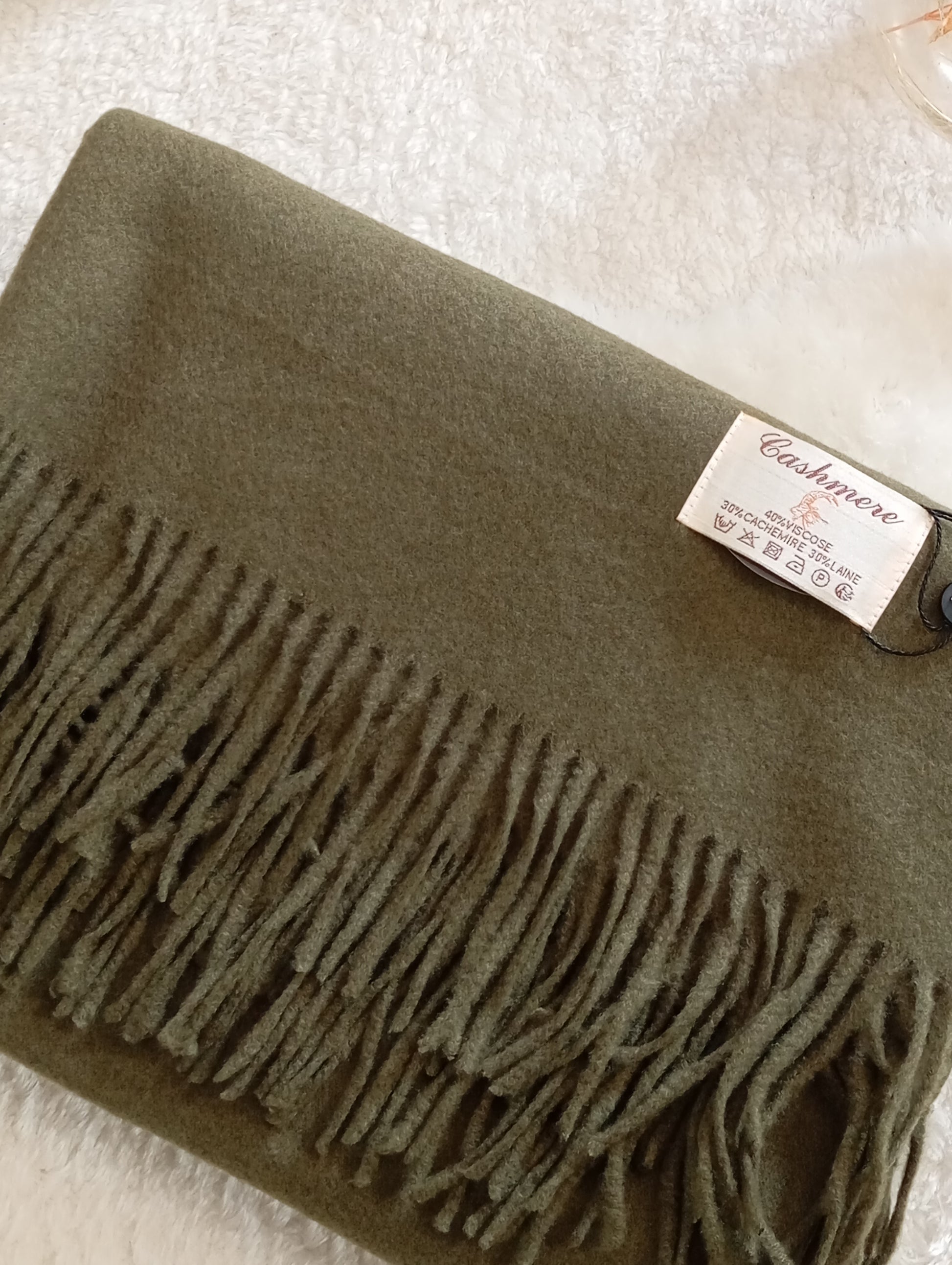 Écharpe en cachemire kaki douce et non irritante unisex – Paris Dressing