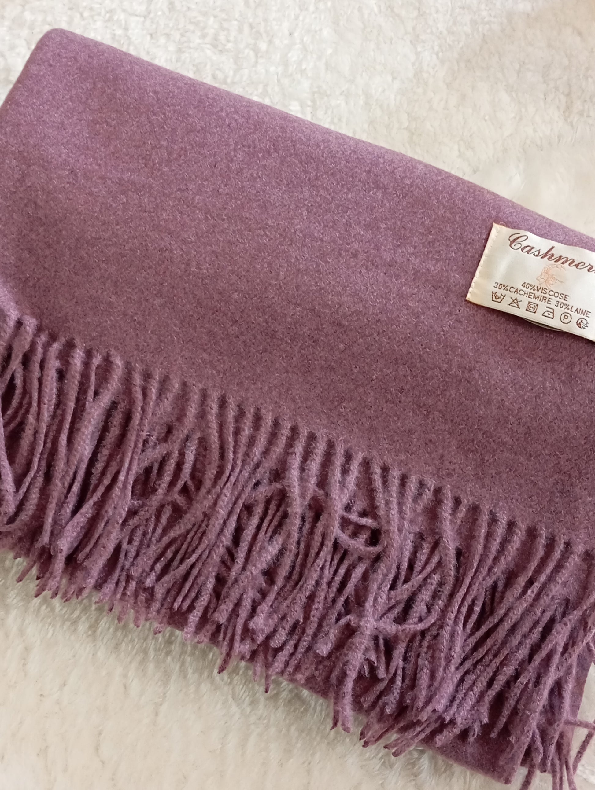 Écharpe en cachemire aubergine douce et non irritante unisex – Paris Dressing