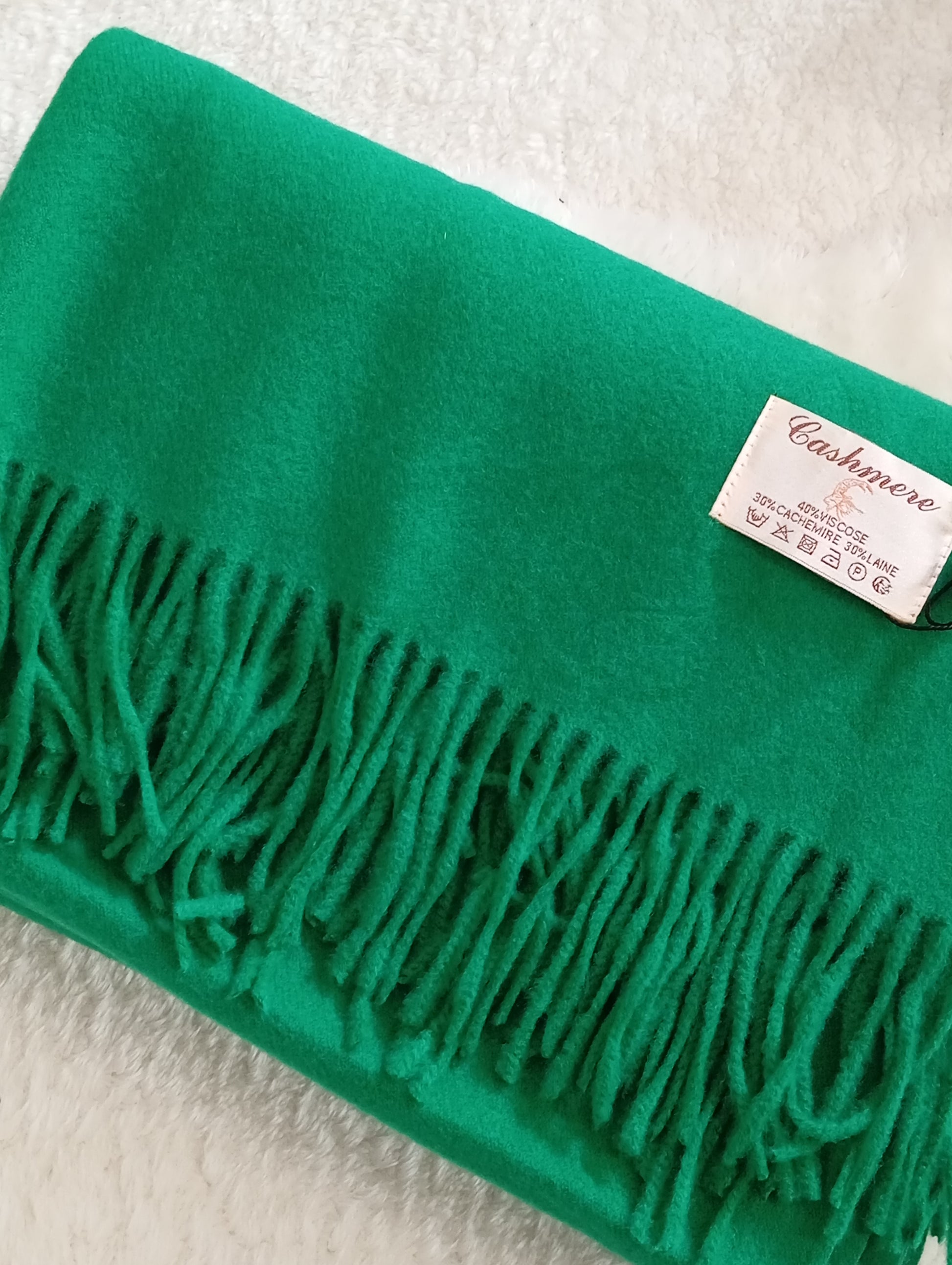 Écharpe en cachemire émeraude belle et élégante femme – Paris Dressing