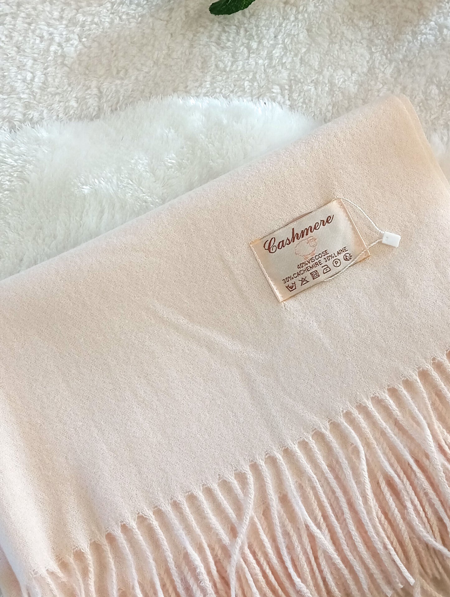 Étole cachemire beige clair No.4 Paris Dressing - Écharpe femme douce couleur nude