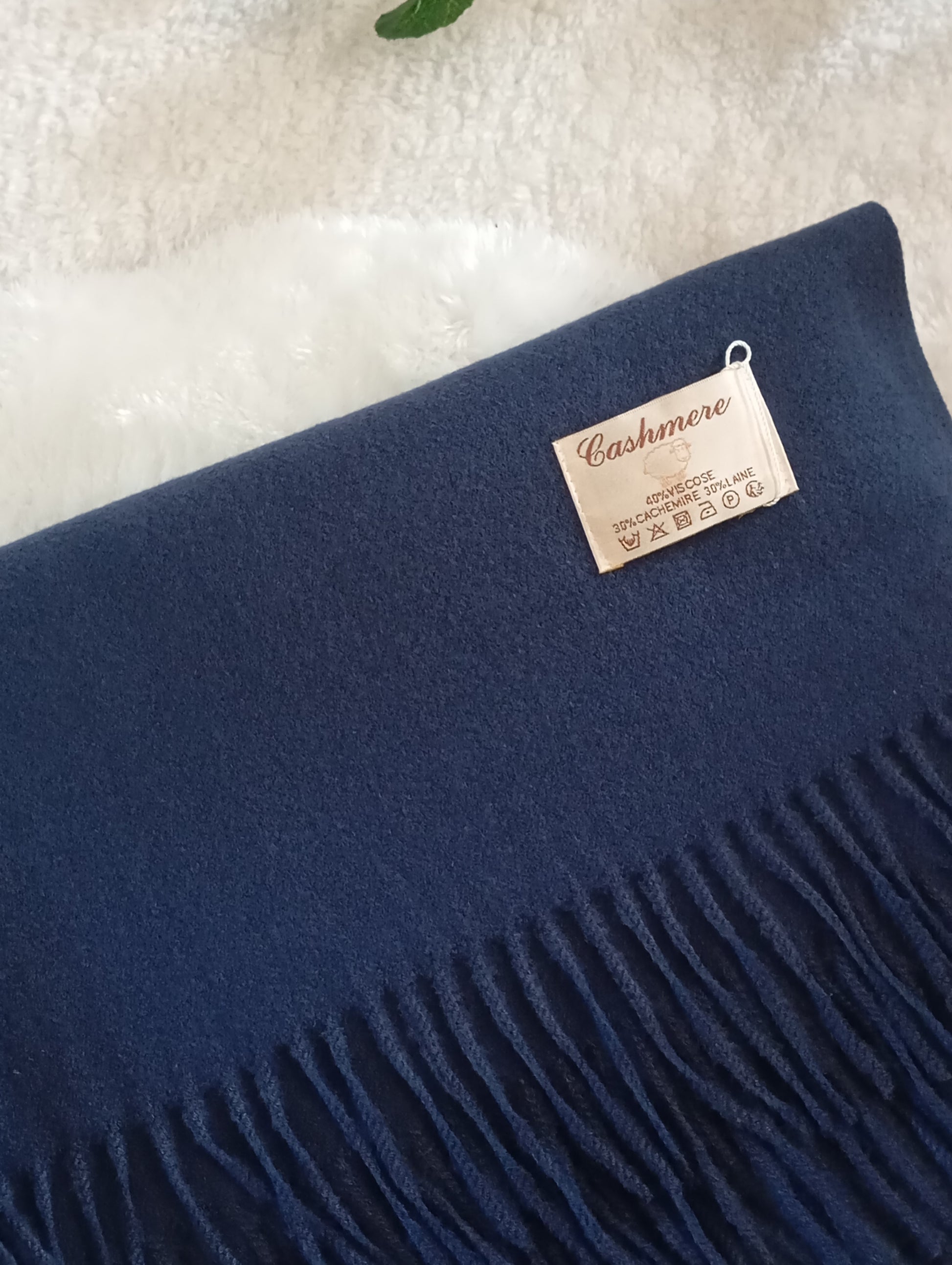 Étole cachemire bleu marine No.23 Paris Dressing - Écharpe femme bleu foncé classique