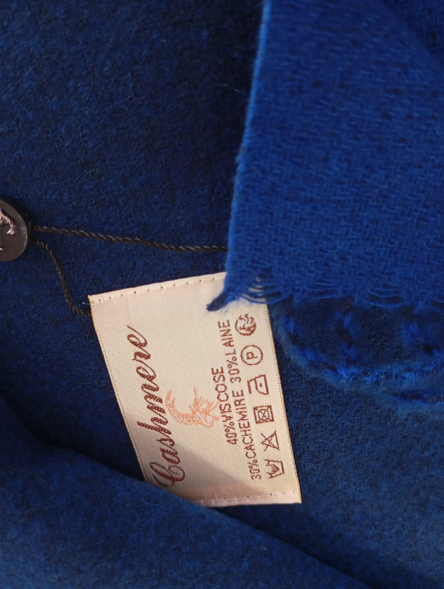 Détail de l'écharpe cachemire XXL réversible Blue foncé / Blue Royal, chaude et confortable, parfaite pour bureau et cérémonies | Paris Dressing

