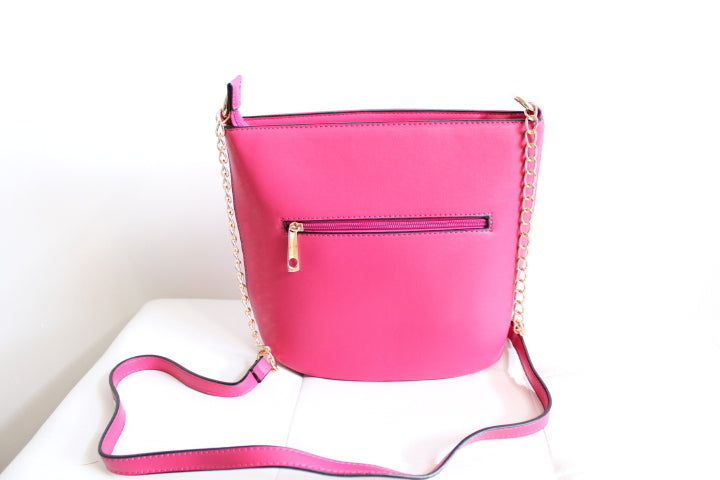 *Sac bandoulière en maille x simili cuir avec chaîne