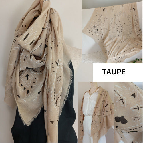 Grand Carré 120 cm Motif Cœur – Foulard Léger Coton Viscose Style Romantique