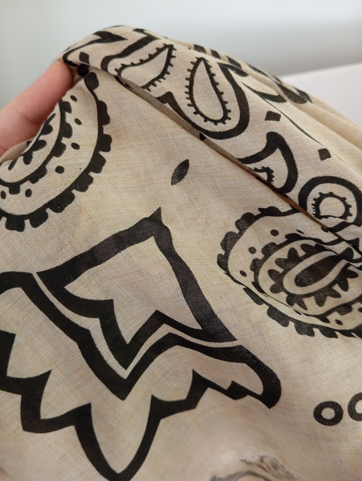 Grand Carré 120 cm Style Bandana Moderne – Motif Graphique Maorie Unisexe
