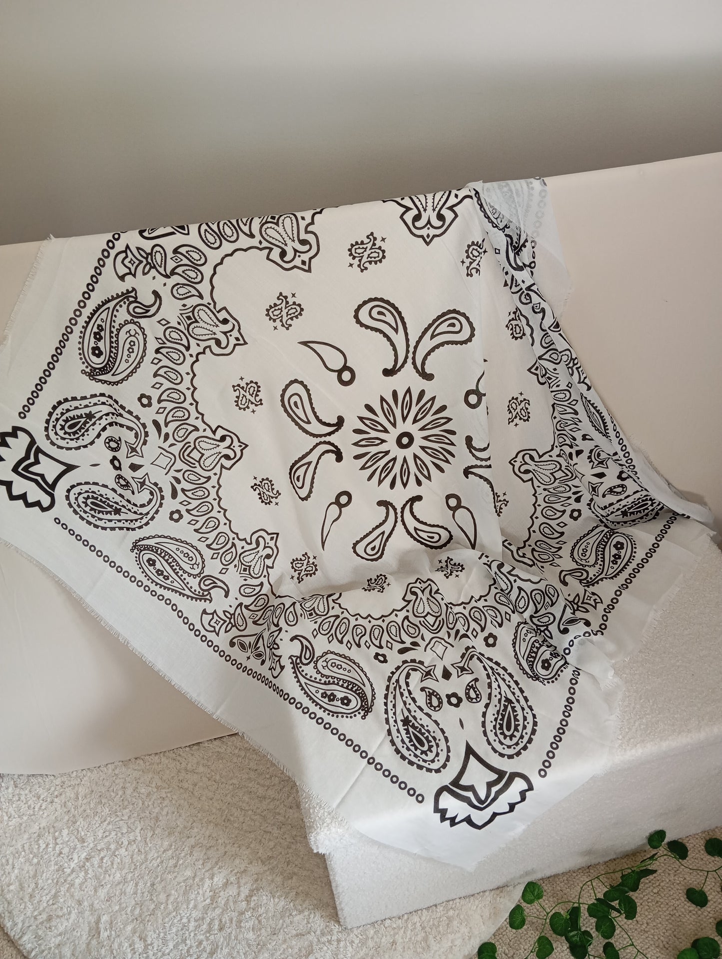Grand Carré 120 cm Style Bandana Moderne – Motif Graphique Maorie Unisexe