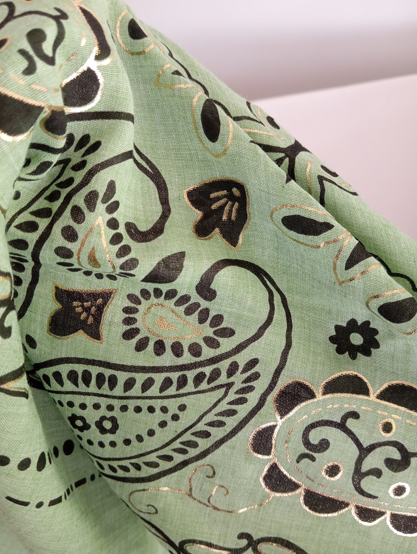Bandana Chic Paris｜Grand Carré 120 cm Coton & Viscose – Détails Dorés