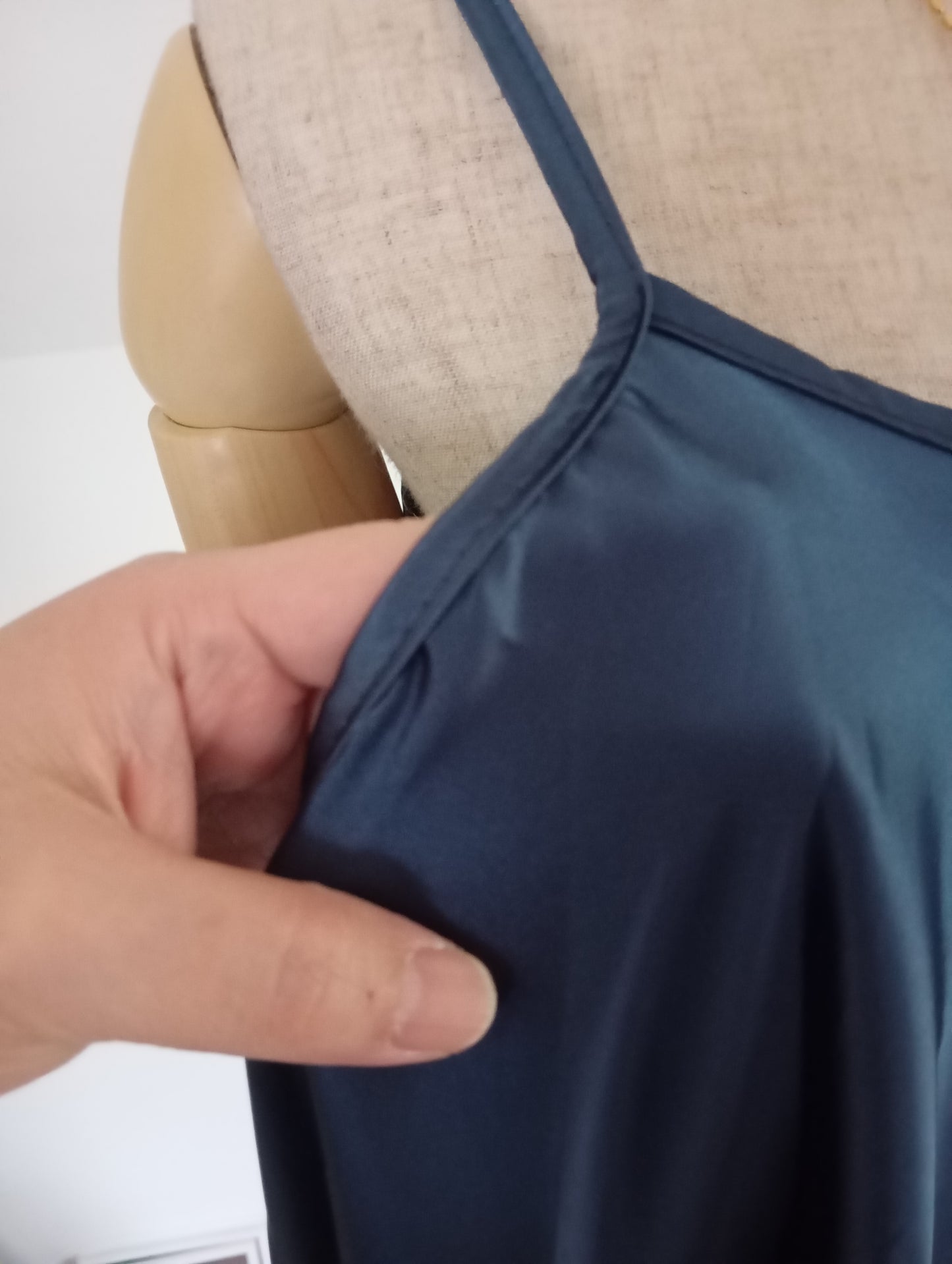 Fabriqué en Italie Robe maxi cami à ligne A en satin avec motif floral