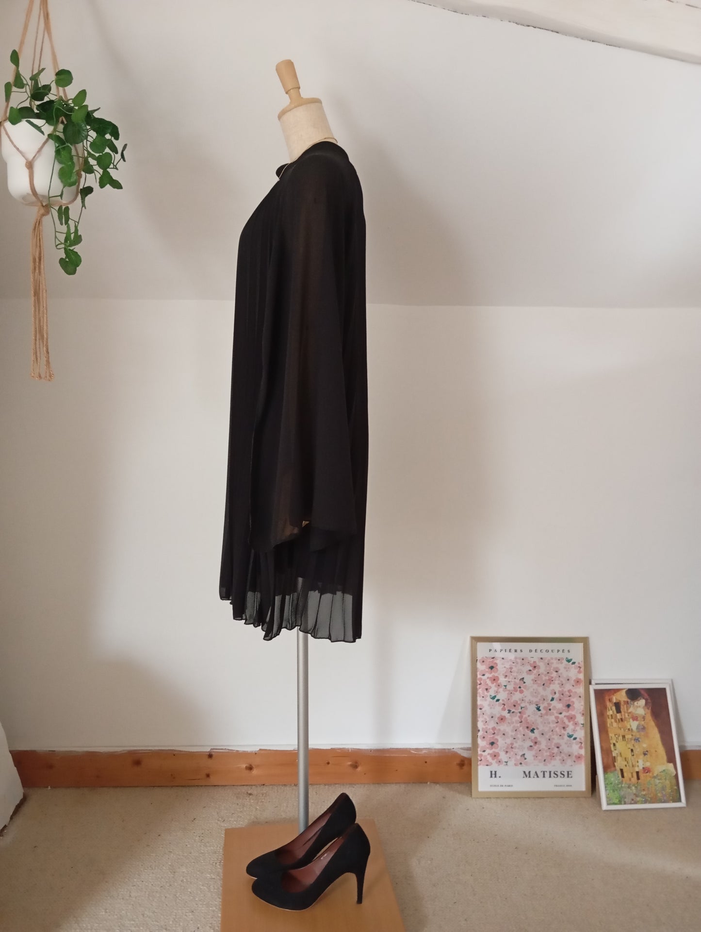 *Fabriqué en Italie Robe trapèze à capuche plissée