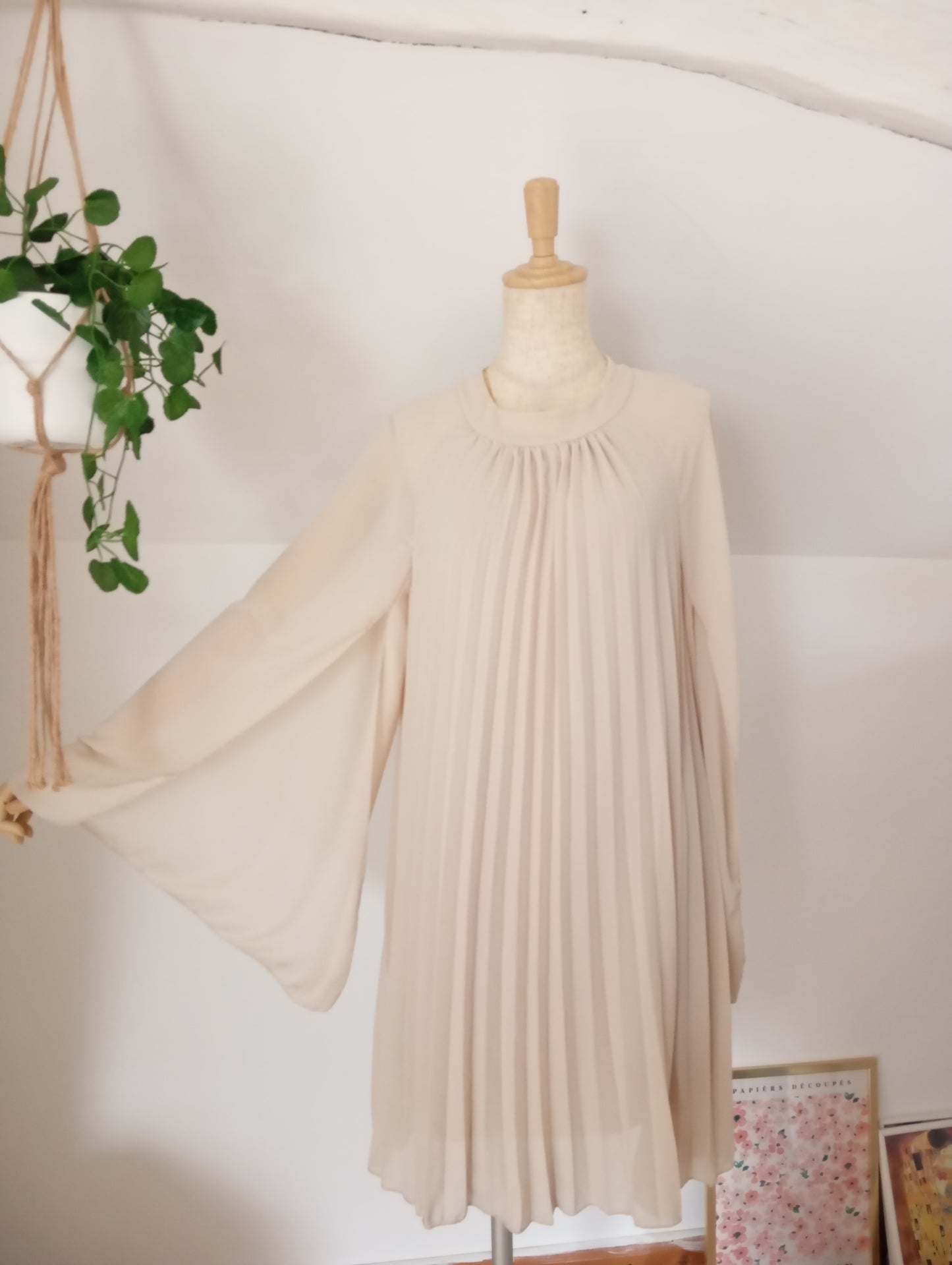 *Fabriqué en Italie Robe trapèze à capuche plissée