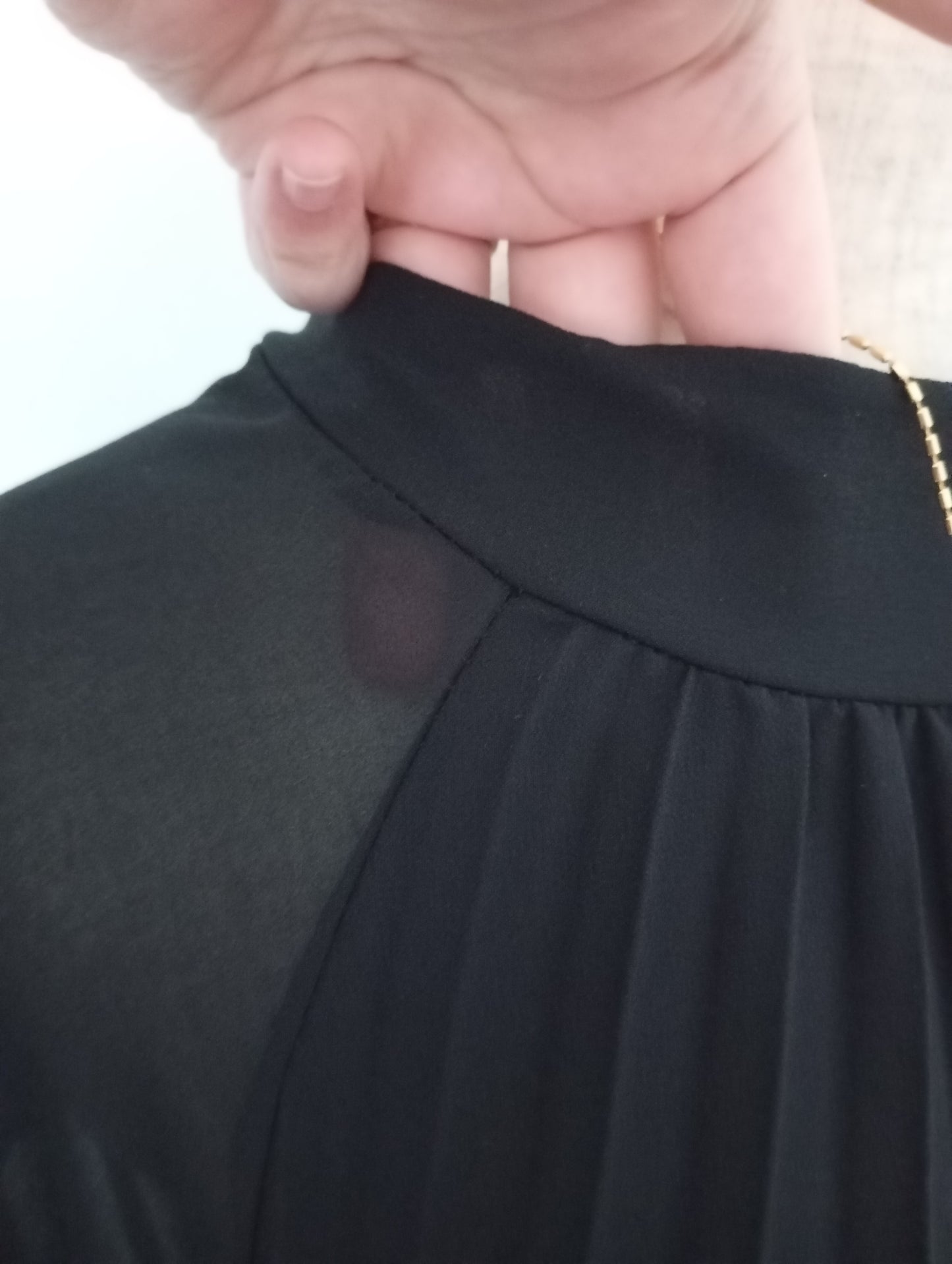 *Fabriqué en Italie Robe trapèze à capuche plissée