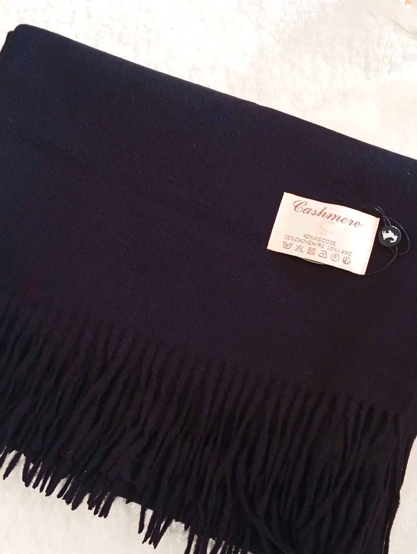 Écharpe en cachemire noire cadeau Noël unisex – Paris Dressing